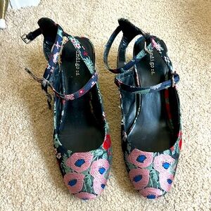 Fabric shoes size 91/2, double buckle. Lightly worn.